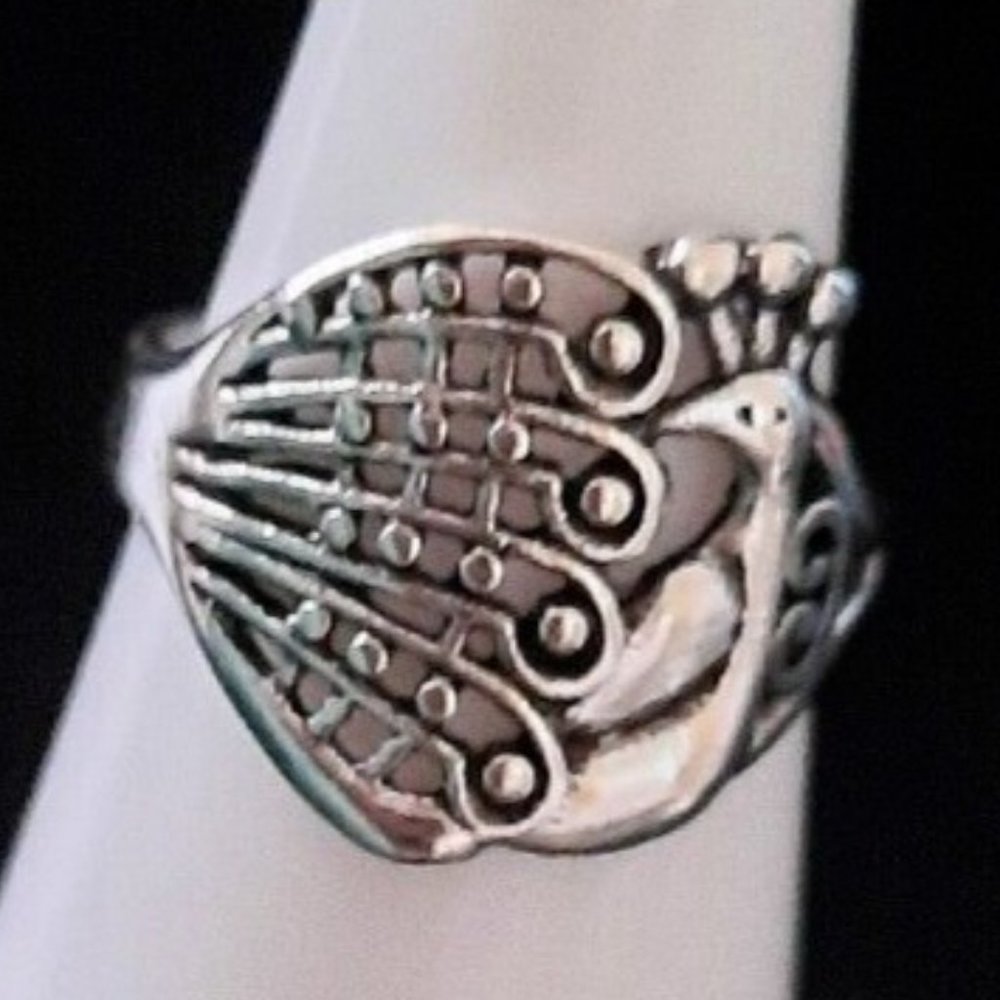 NWOT Sz 6 Round With Dot & Line Design Silver Plated Ring